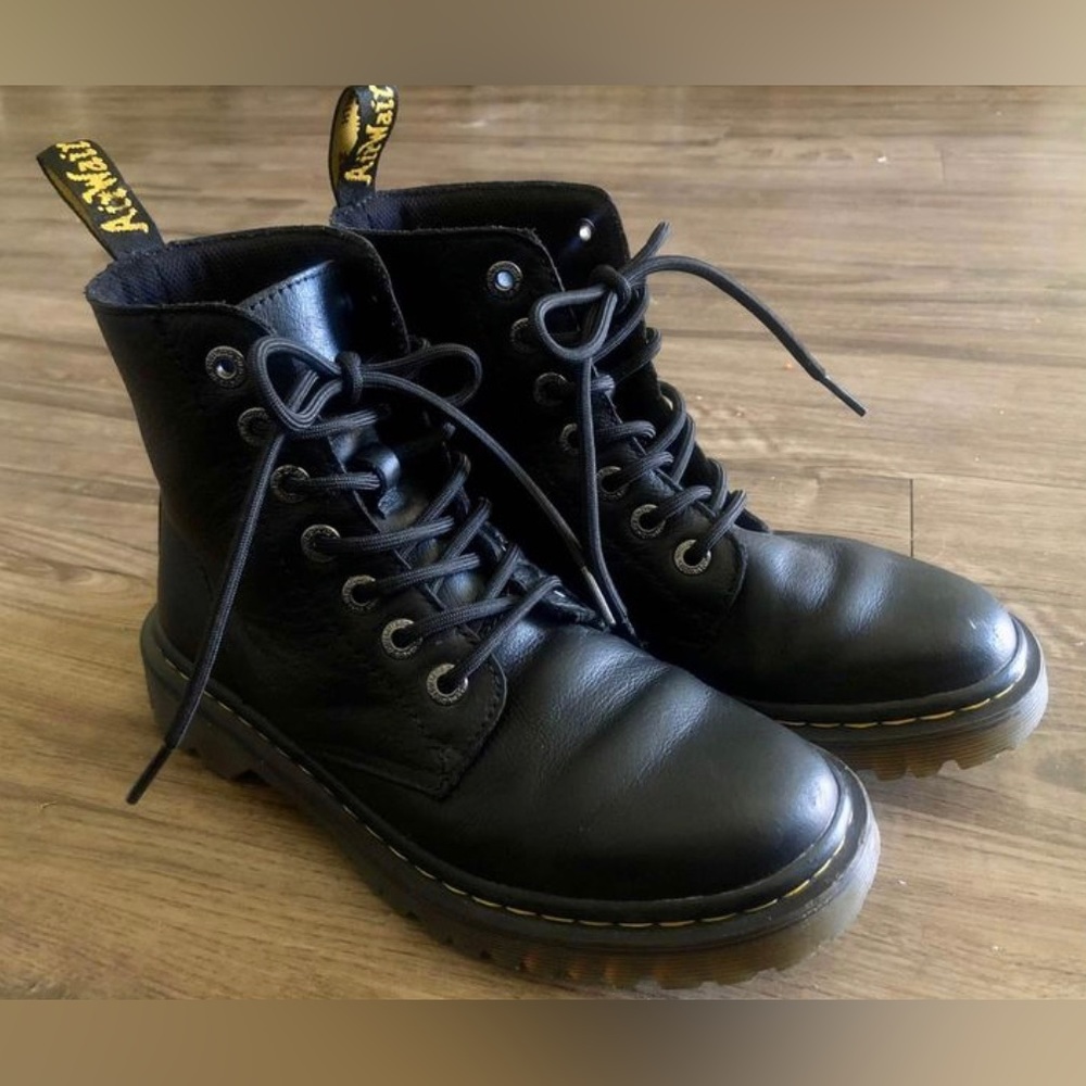 Dr. Martens Luana AirWair Combat Book Women’s Size 6